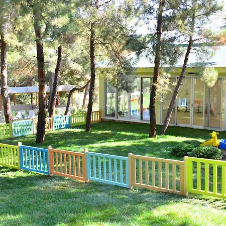 Peninsula Pine Club Boutique & מלון דירות