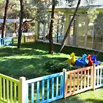 Peninsula Pine Club Boutique & Lägenhetshotell Kusadası