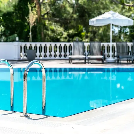 Peninsula Pine Club Boutique & * Kusadası