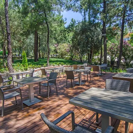 Peninsula Pine Club Boutique & Апарт-отель Кушадасы