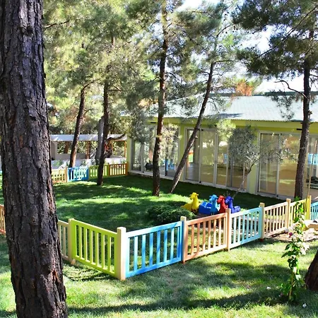Peninsula Pine Club Boutique & Апарт-отель *