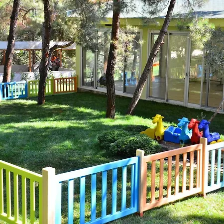 Peninsula Pine Club Boutique & Апарт-отель Кушадасы
