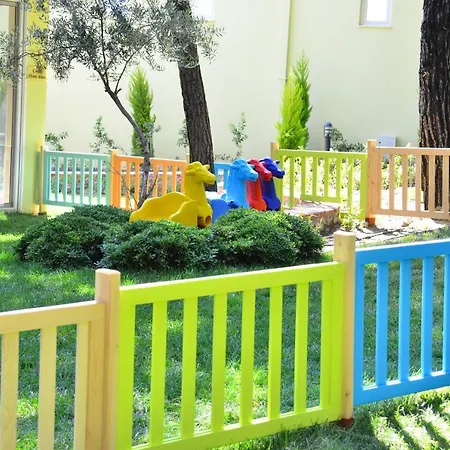 Peninsula Pine Club Boutique & Апарт-отель *