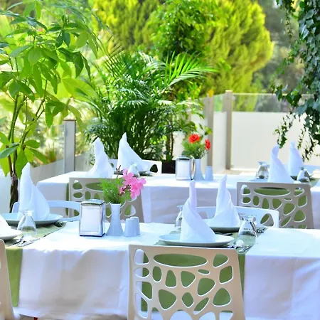 Ξενοδοχείο με διαμερίσματα Peninsula Pine Club Boutique & Κουσάντασι