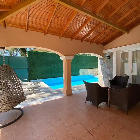 Peninsula Pine Club Boutique &