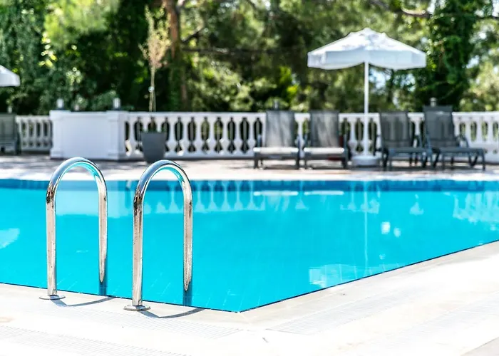 Peninsula Pine Club Boutique & * Kusadası