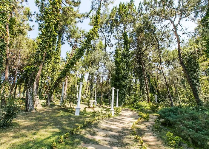 Peninsula Pine Club Boutique & Kusadası