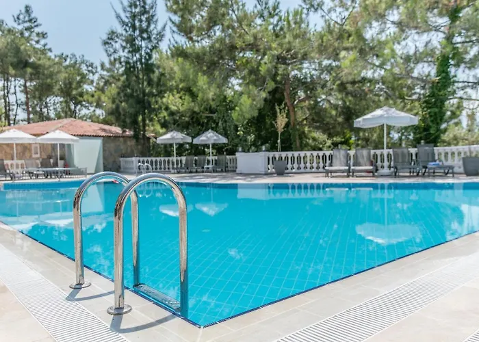 Peninsula Pine Club Boutique & Kusadası