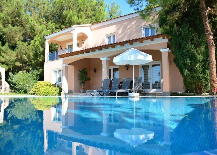 Peninsula Pine Club Boutique & - Islamic Concept *