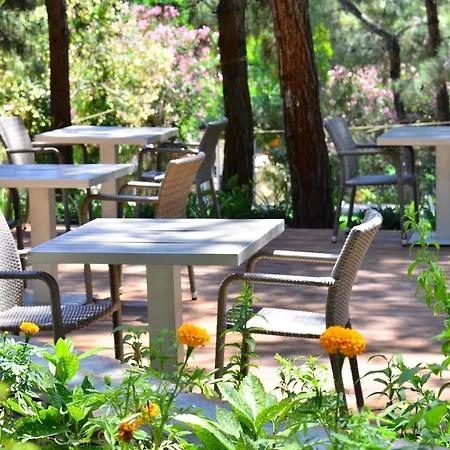 Peninsula Pine Club Boutique & * Kusadası