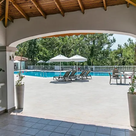 Peninsula Pine Club Boutique &