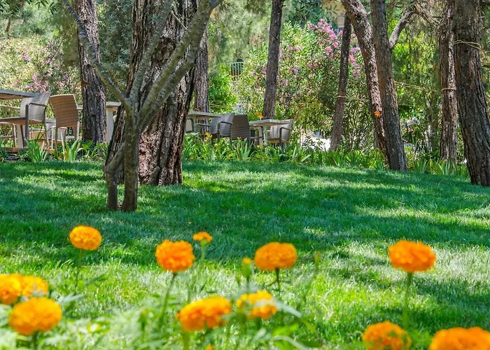 Peninsula Pine Club Boutique & * Kuşadası